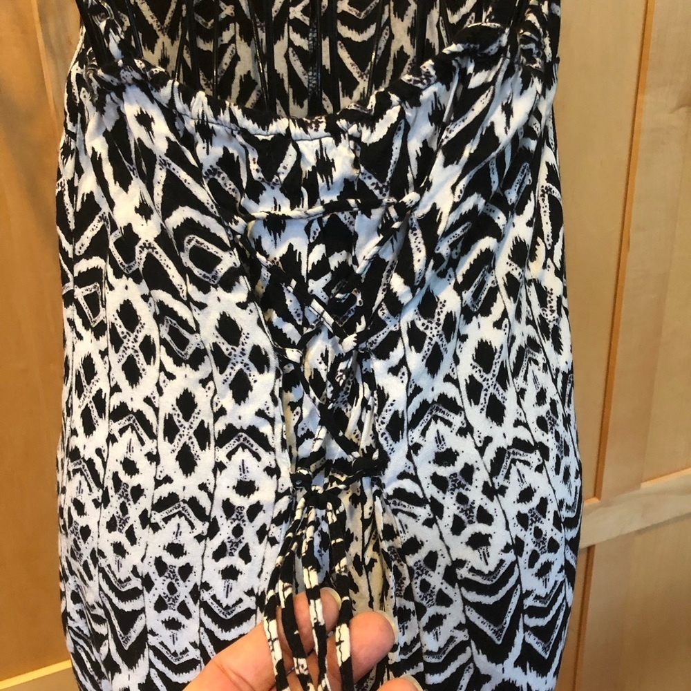 Forever 21 black & white tie back Romper Size Medium - Picture 5 of 7